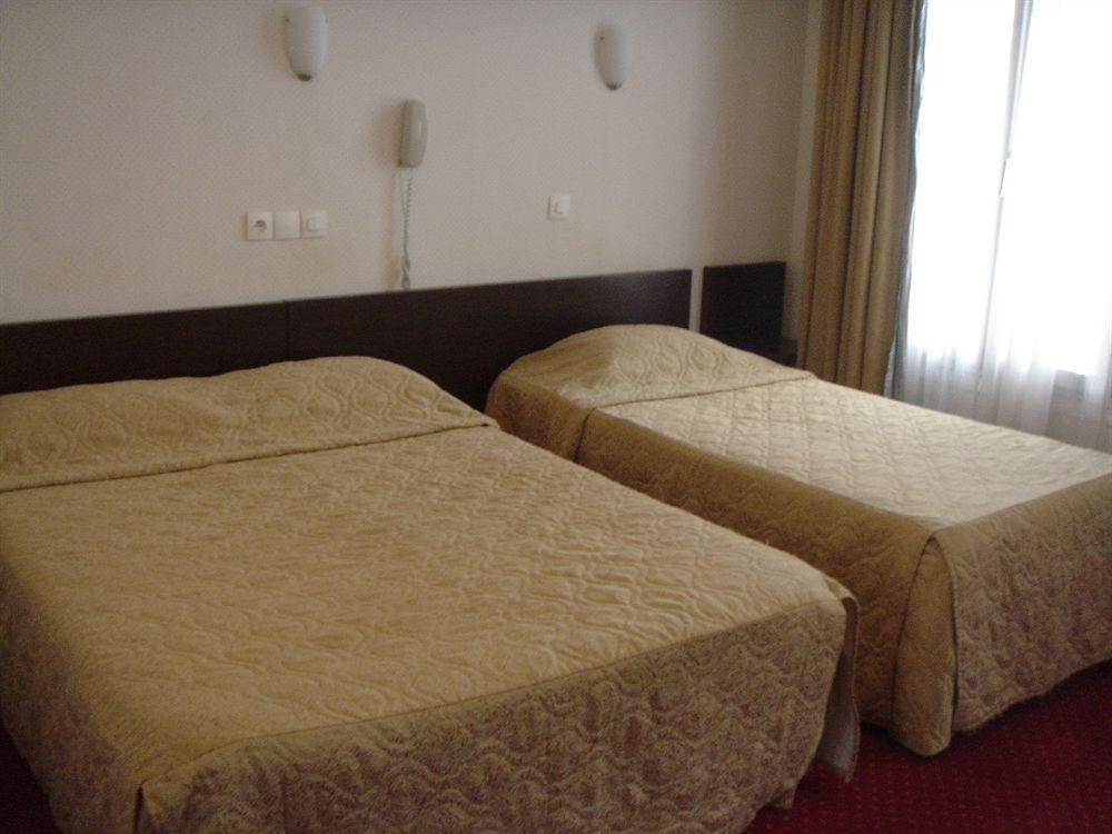 פריז Hotel Des 3 Nations מראה חיצוני תמונה