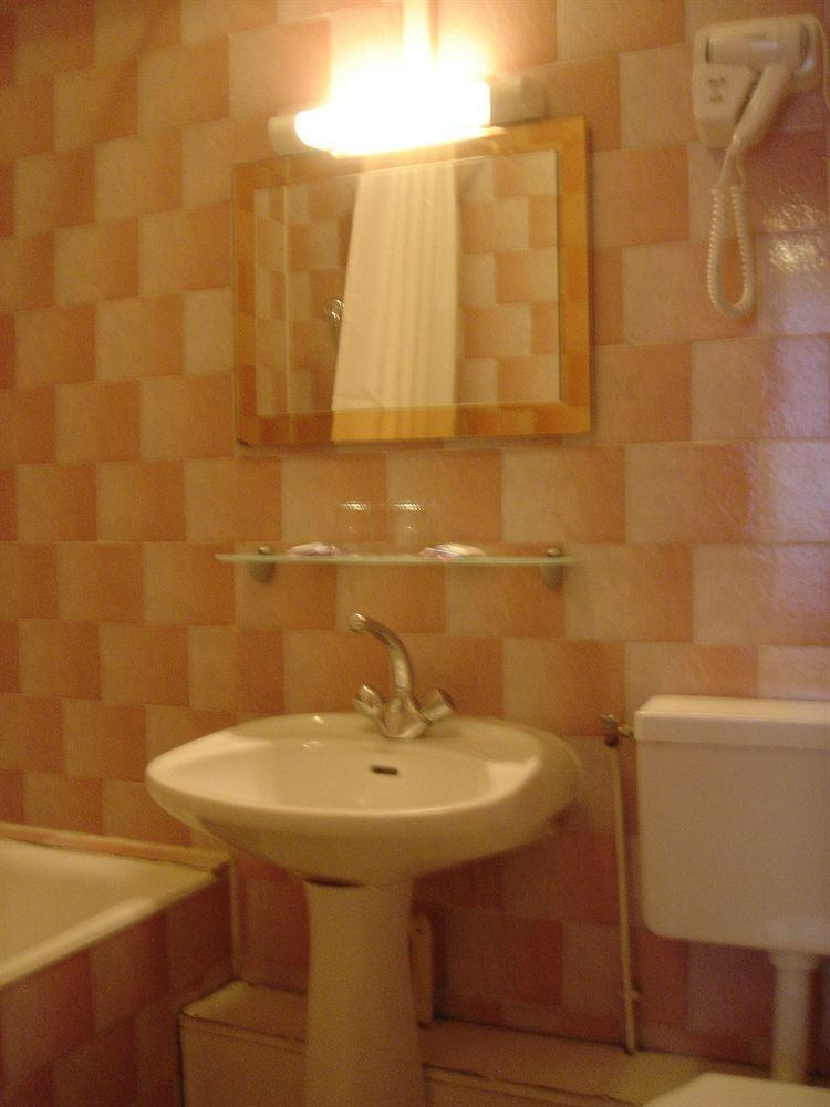 פריז Hotel Des 3 Nations מראה חיצוני תמונה