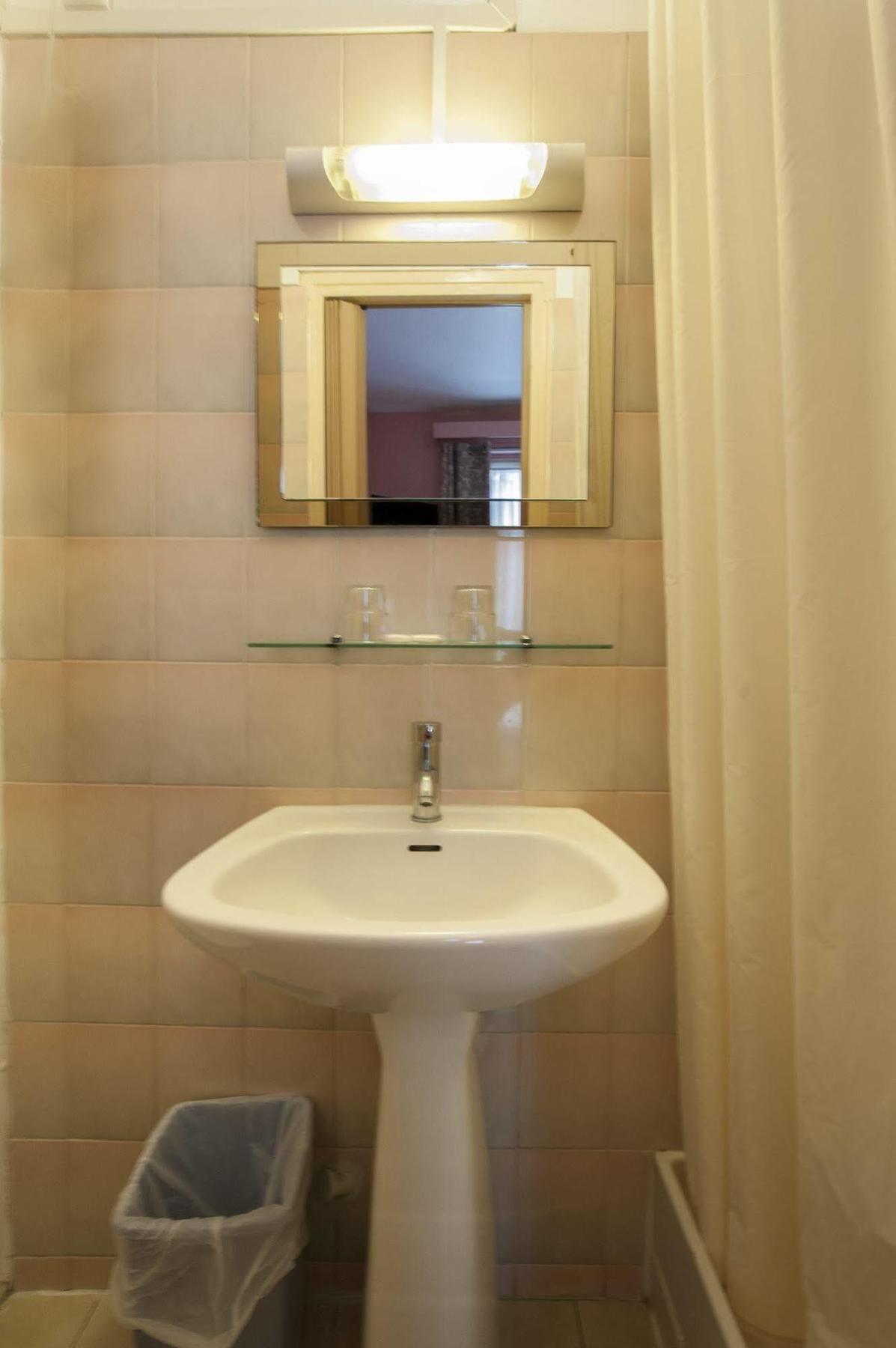 פריז Hotel Des 3 Nations מראה חיצוני תמונה