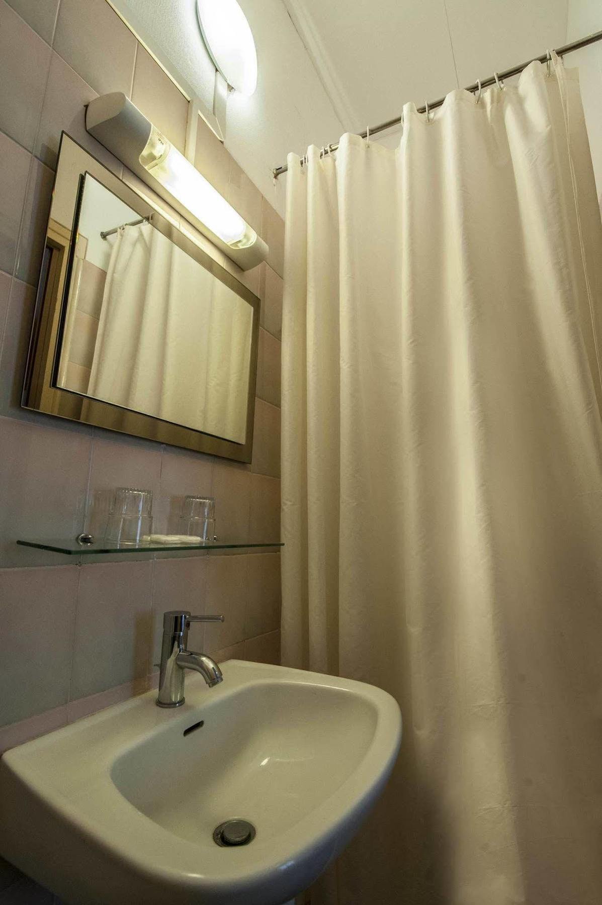 פריז Hotel Des 3 Nations מראה חיצוני תמונה
